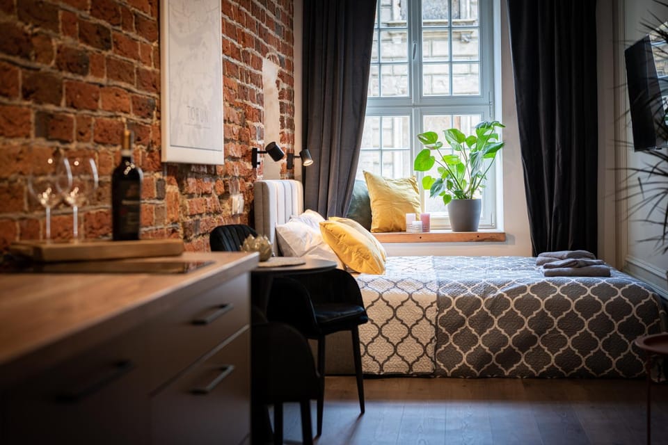 Bedroom, kitchen