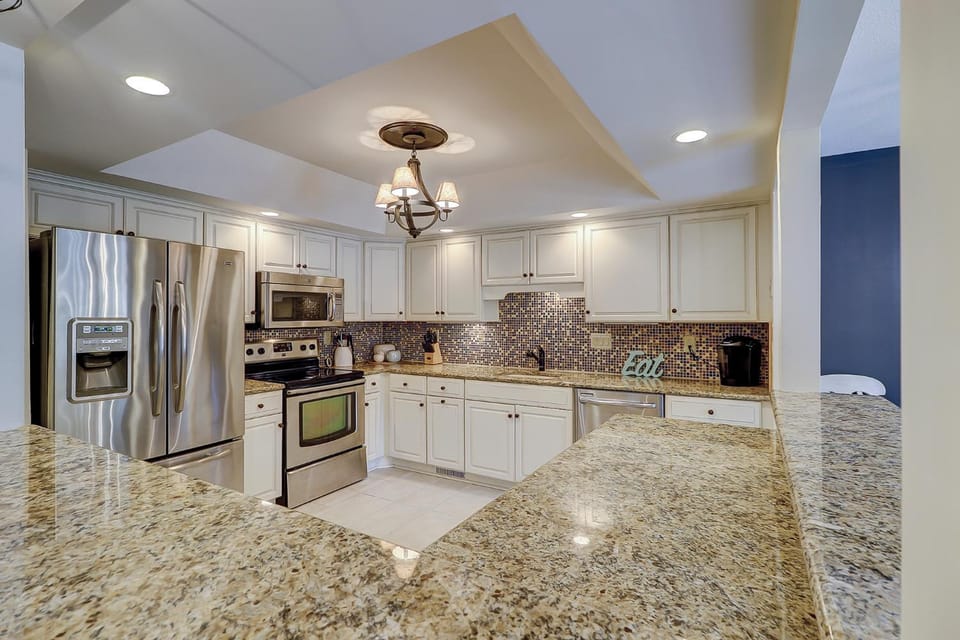 2 BR King Queen and Twin with Foldout Bikes & Beach Gear included House in Hilton Head Island