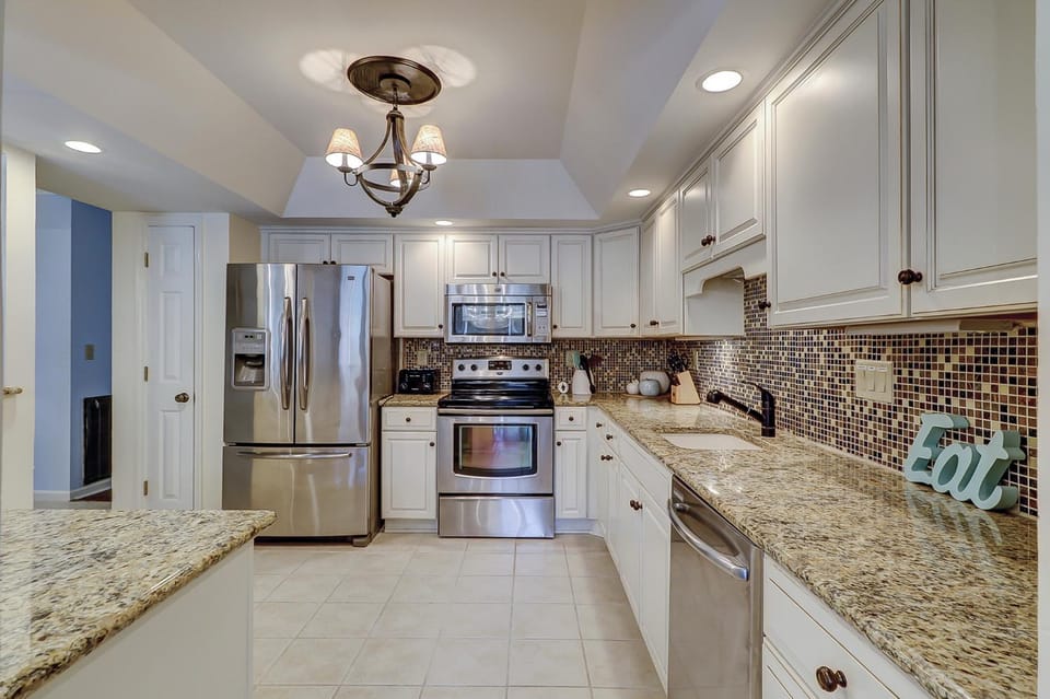 2 BR King Queen and Twin with Foldout Bikes & Beach Gear included House in Hilton Head Island