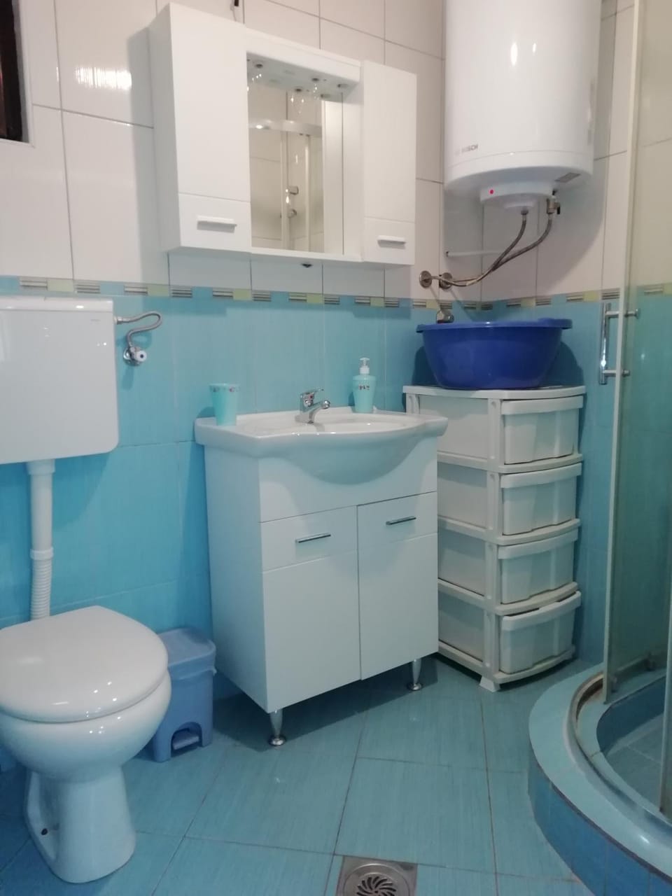 Shower, Toilet