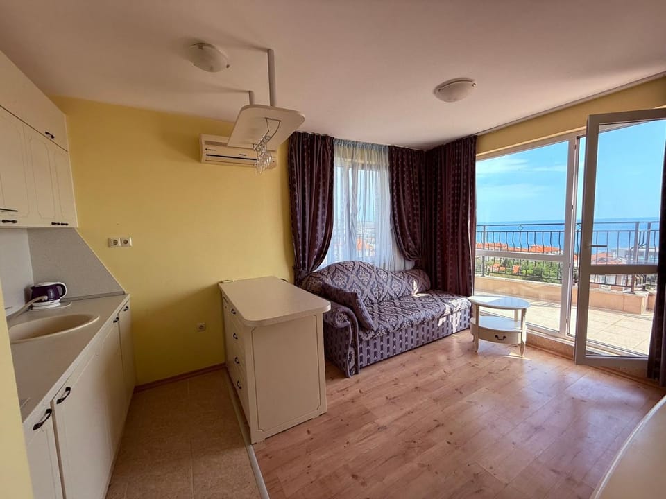 Balcony/Terrace, Kitchen or kitchenette, Living room, Dining area, Sea view