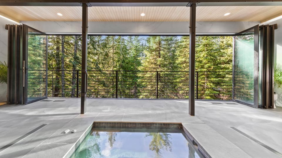 RAVN HAÜS - Oregon's Premier Alpine Retreat House in Clackamas County
