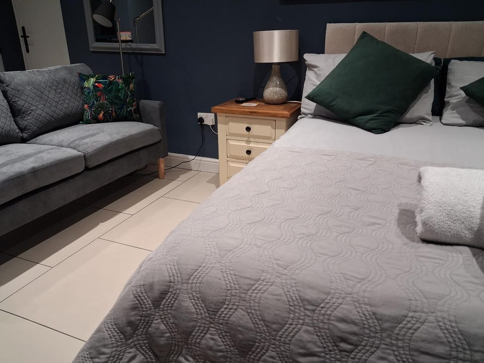 Suite near City, Science Park & Marshalls and close to Riverside walks Apartment in Cambridge