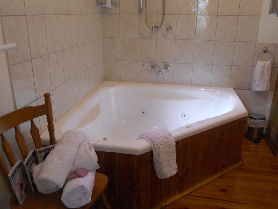 Bathroom, Spa and wellness centre/facilities, Decorative detail