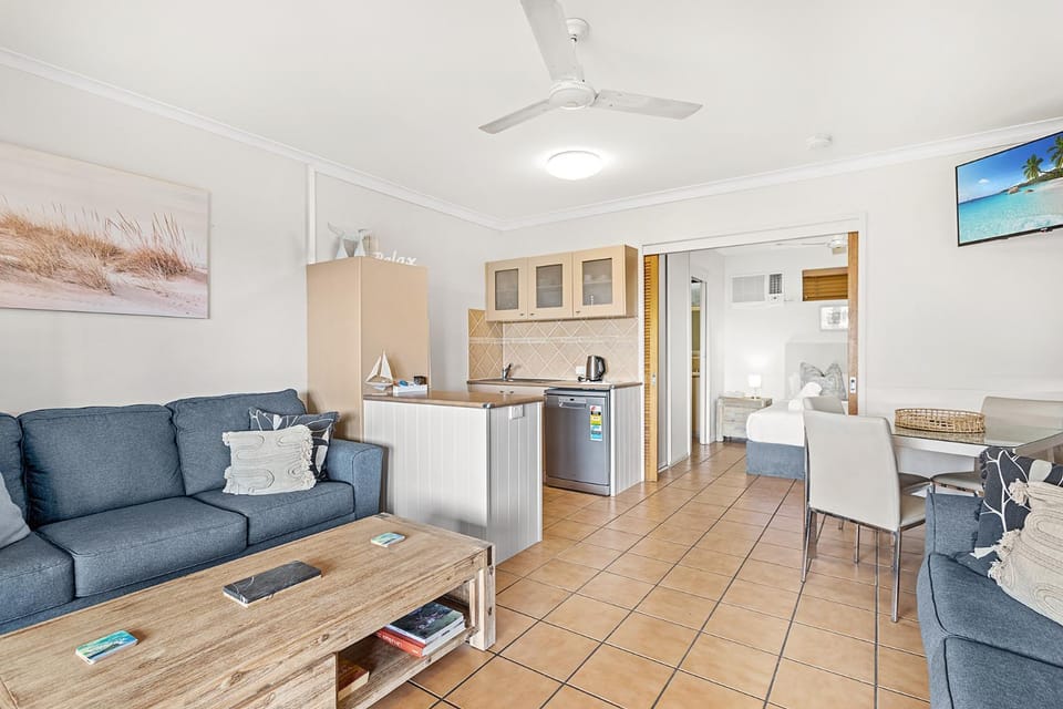 Kitchen or kitchenette, Living room, Dining area, dishwasher, stove