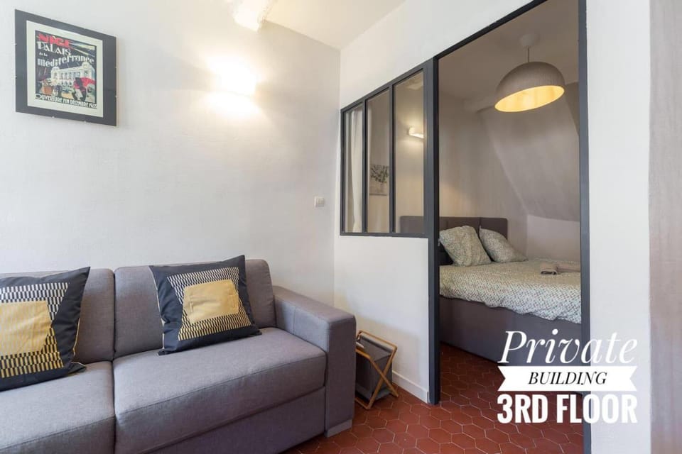 PRIVATE BUILDING, 4 APTS, UNIQUE AT NICE- OLD TOWN Apartment in Nice