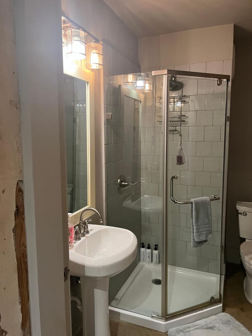 Shower, Toilet, Bathroom, towels