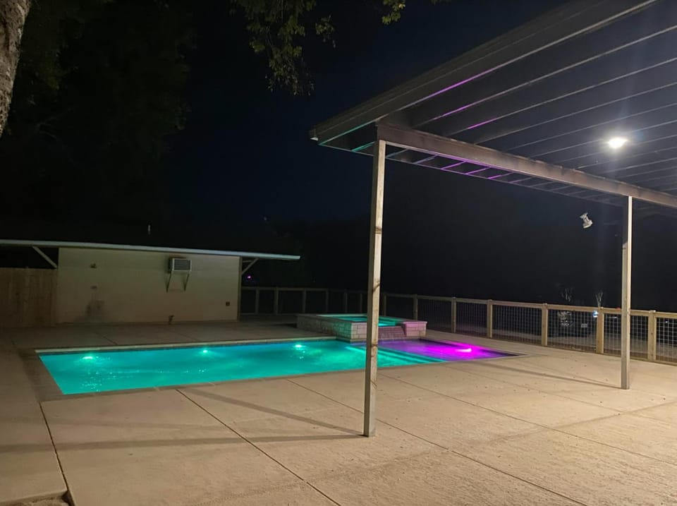 Patio, Hot Tub, Swimming pool