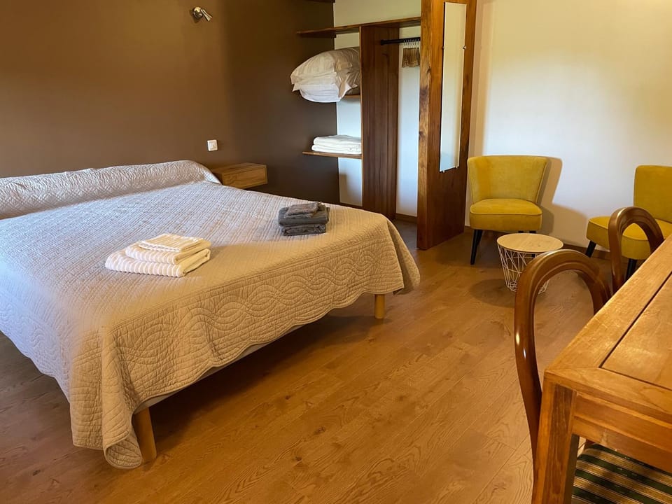 Bed, Photo of the whole room, Seating area, towels, wardrobe