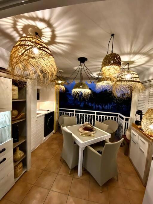 Patio, Decorative detail, fireplace, kitchen