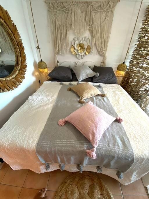 Bed, Photo of the whole room