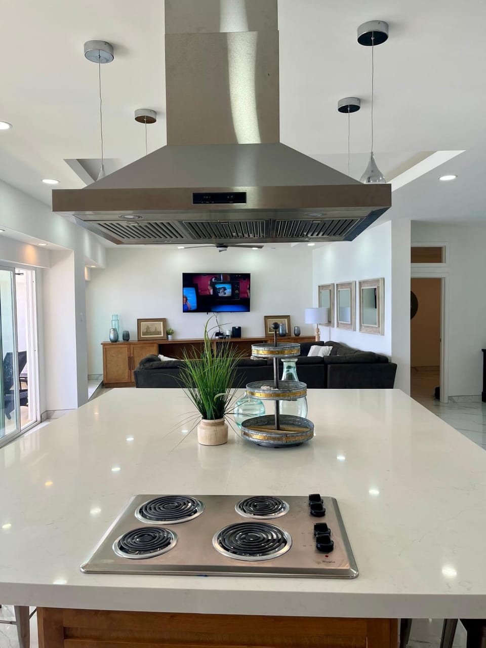Beachfront 4 BR Penthouse - Pool Steps to Beach & Mins to Downtown Apartment in Rosarito