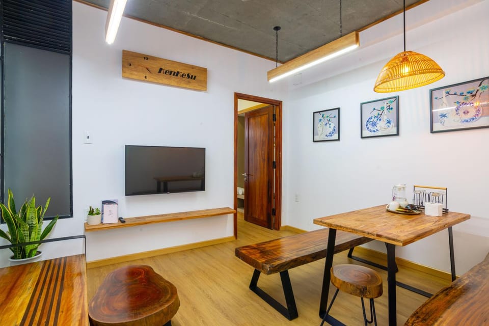 KenKeSu- 2 adjacent floors - Whole 2nd&3rd floor- 4BRs- Cozy home same roof with Host family Apartment in Da Nang