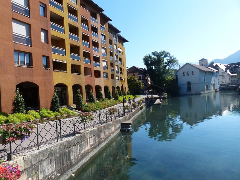 Property building, Day, Neighbourhood, Natural landscape