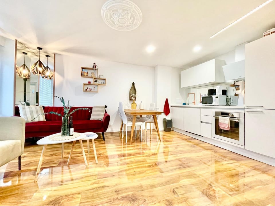 Kitchen or kitchenette, Living room, Dining area, dishwasher, minibar, oven, pet friendly