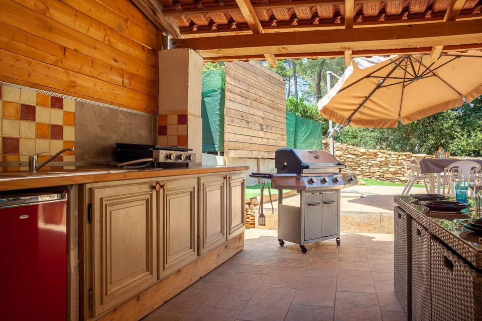 Property building, Kitchen or kitchenette, Living room