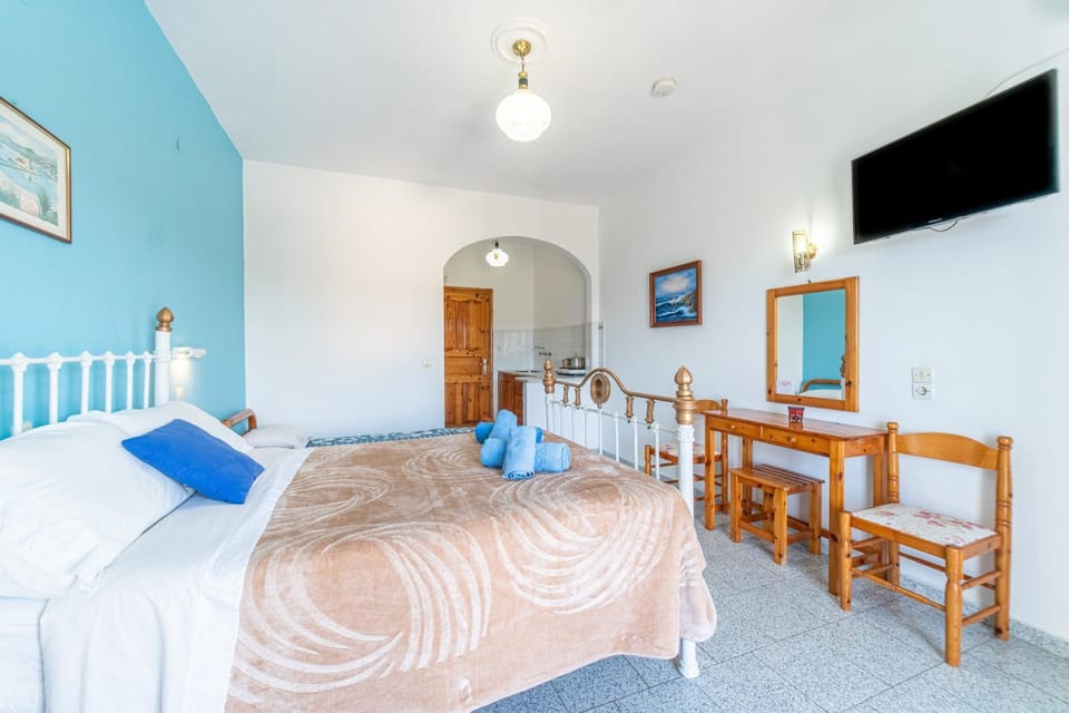 Property building, Living room, Bedroom