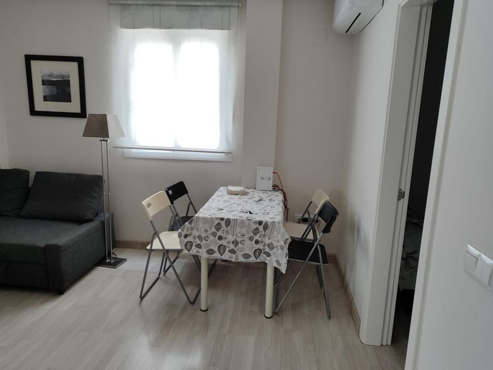 Living room, Seating area, Dining area, air conditioner