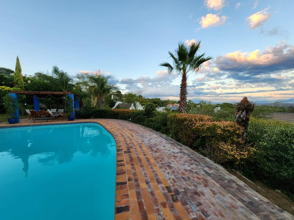 Innisfree Manor Bed and Breakfast in Cape Town