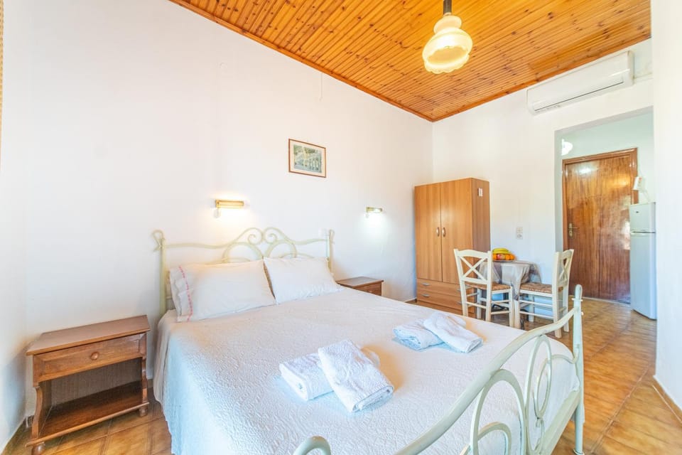 Property building, Living room, Bedroom
