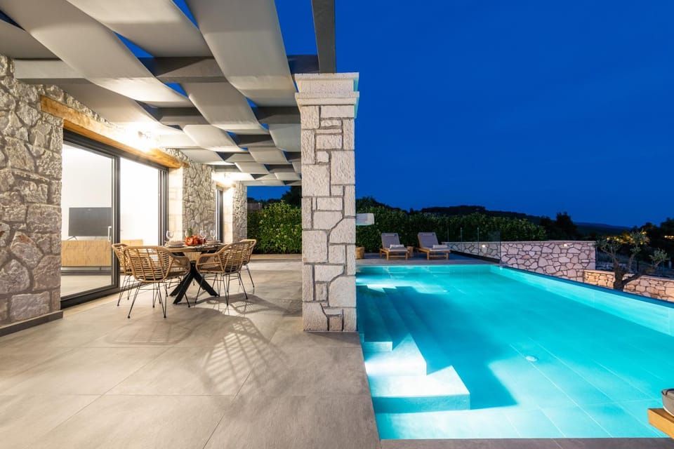 Property building, Balcony/Terrace, Swimming pool