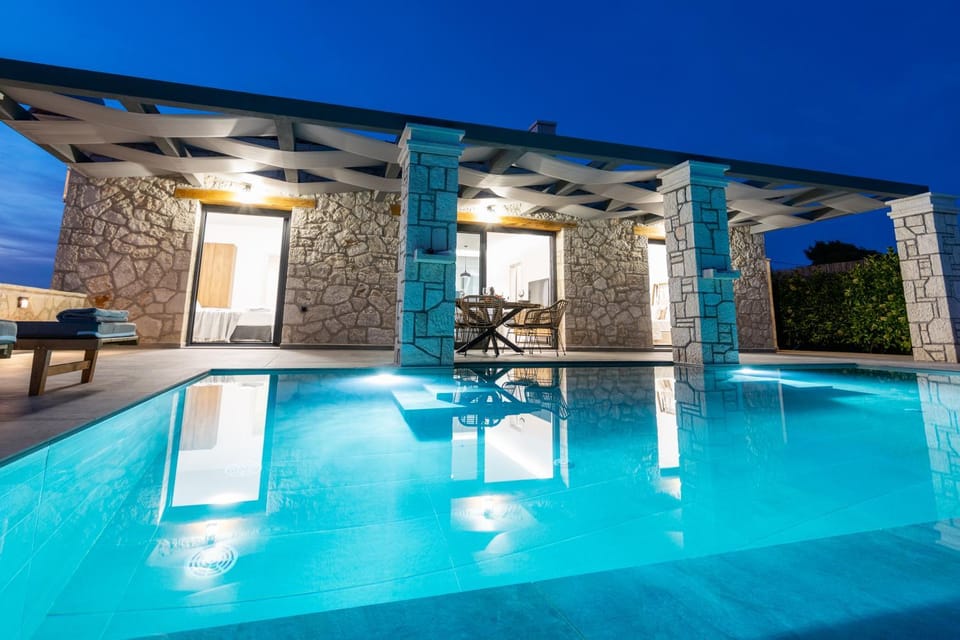 Property building, Swimming pool