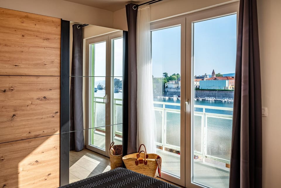 Bed, Balcony/Terrace, Bedroom