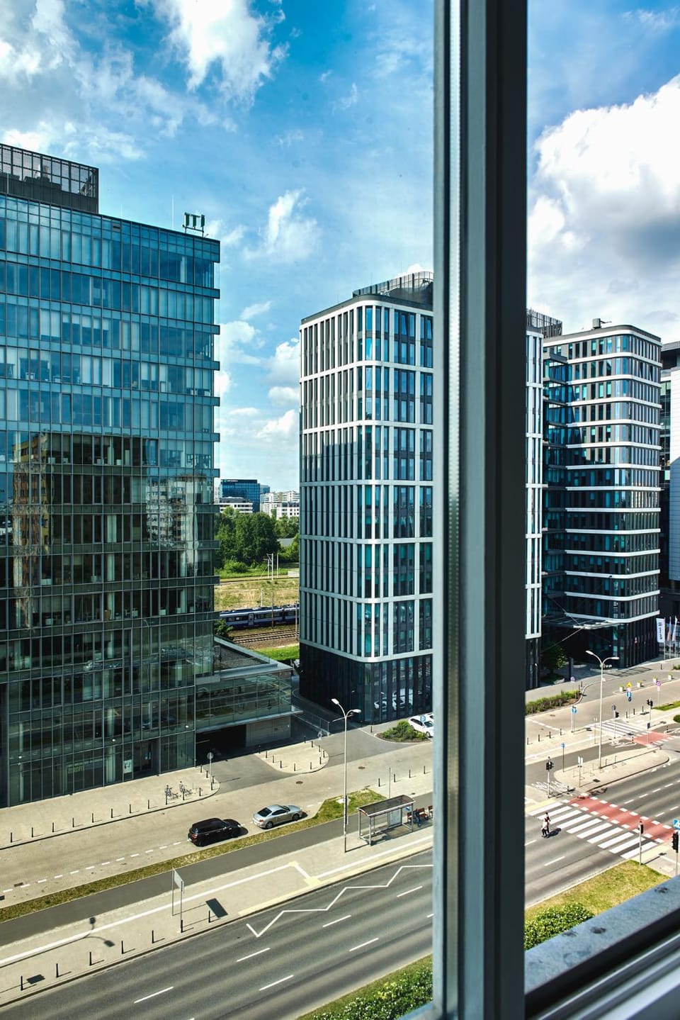 Property building, Day, Neighbourhood, City view, Location, Parking