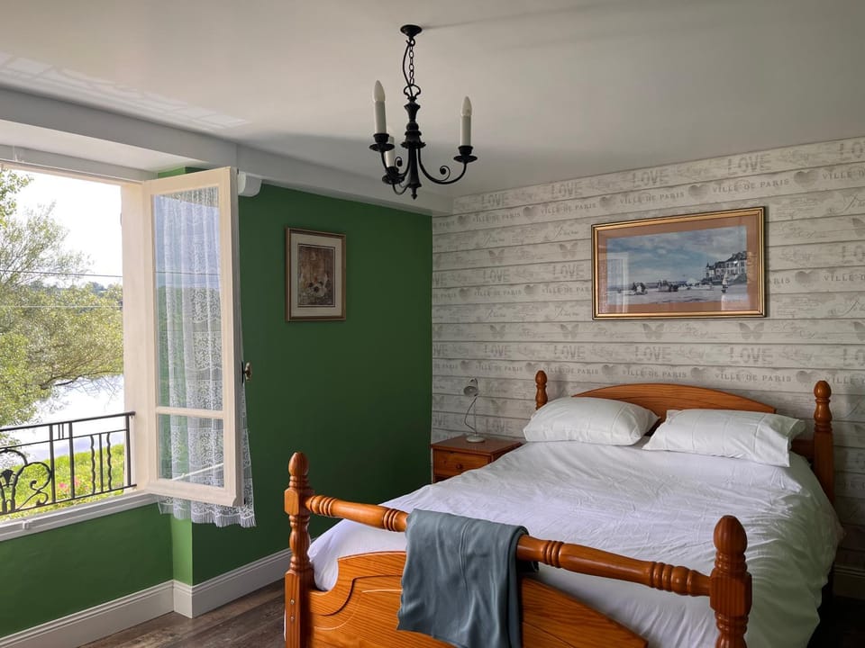 Bed, Bedroom, River view