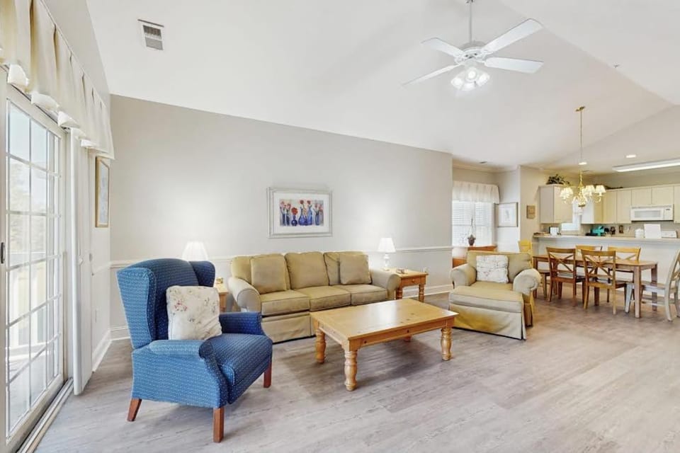 Magnolia Pointe 305 Apartment in Myrtle Beach