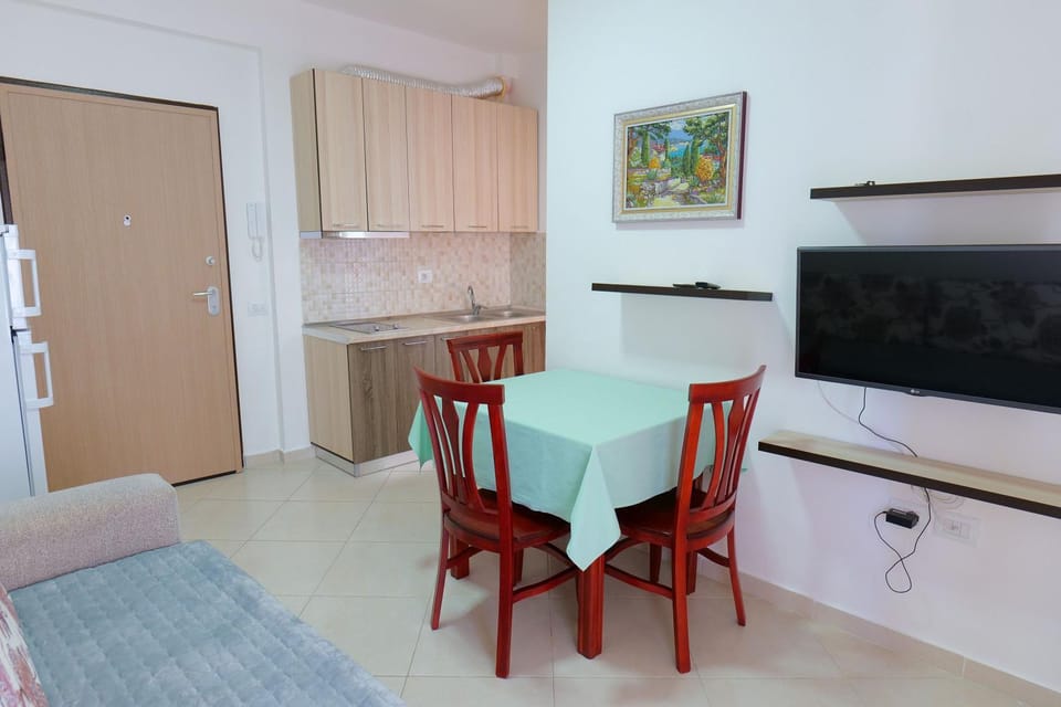 TV and multimedia, Kitchen or kitchenette, Living room, Seating area, Evening entertainment, oven