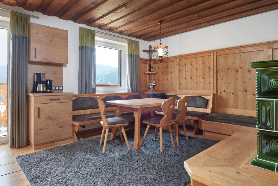 Dining area, kitchen