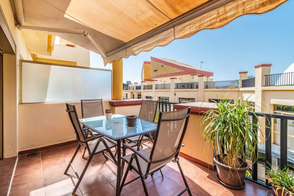 Property building, Balcony/Terrace, Living room