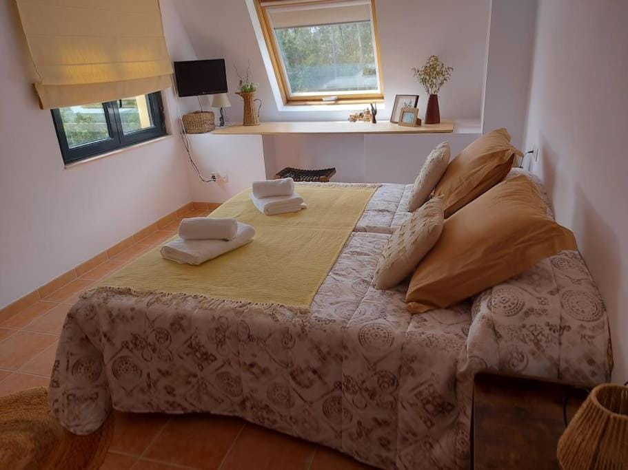 Restaurant/places to eat, Activities, Fishing, Horse-riding, Decorative detail, Beach, Tennis court, Windsurfing, Canoeing, Hiking, Cycling, Diving, Bedroom, Pets, Sports, cot, Family, furniture