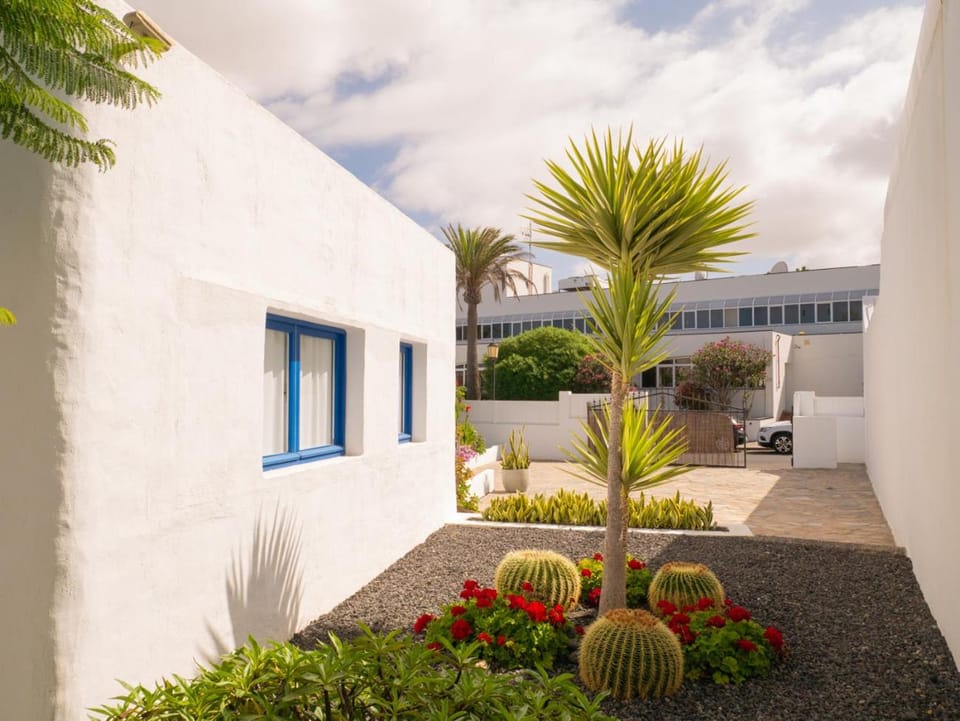 Facade/entrance, Garden