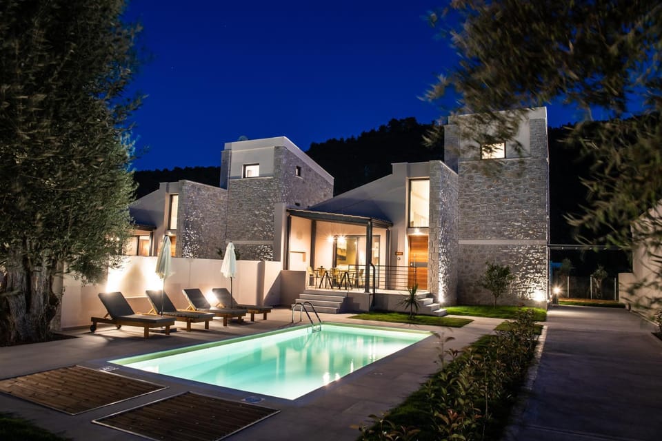 Property building, Night, Pool view, Swimming pool, sunbed