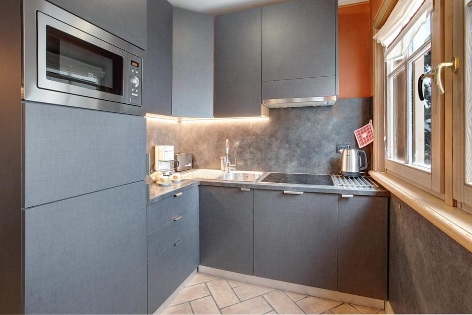 Kitchen or kitchenette, Living room