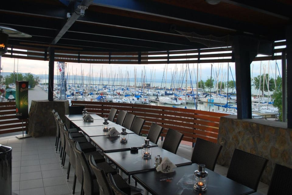 Restaurant/places to eat, Beach