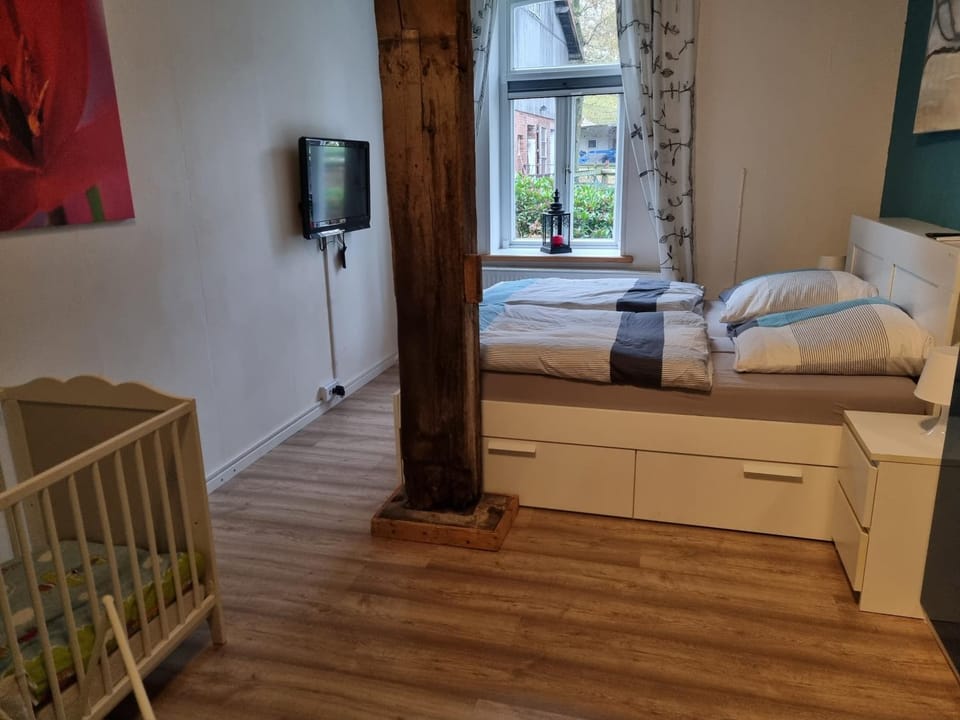 Bedroom, cot