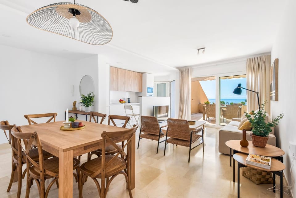 Kitchen or kitchenette, Seating area, Dining area, Sea view, Sea view