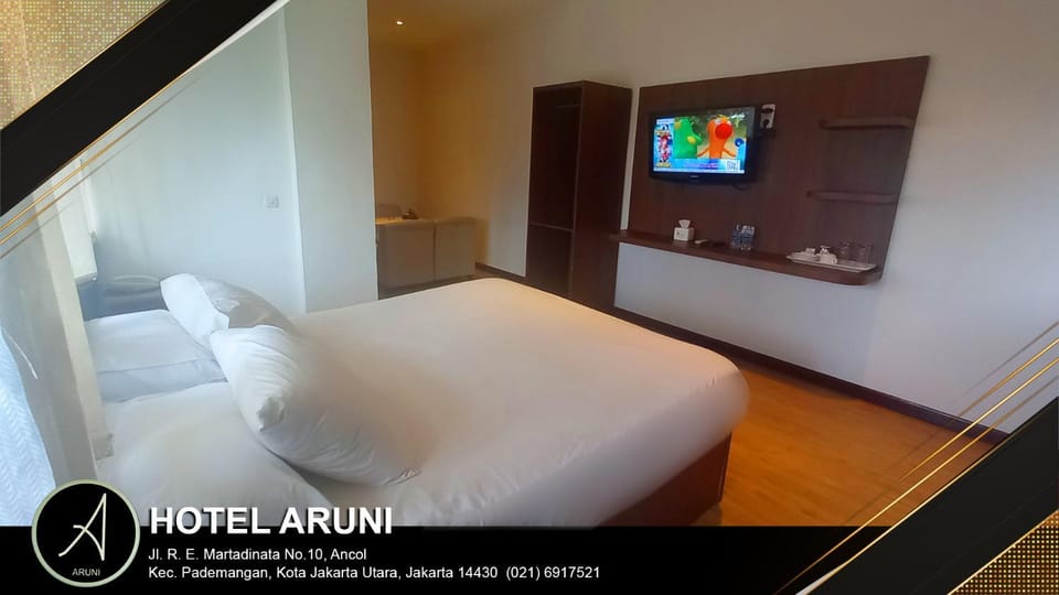 Bed, TV and multimedia, Bedroom