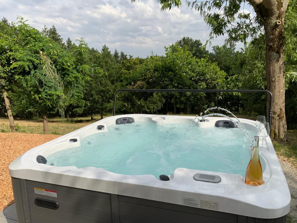 Hot Tub, Hot Tub