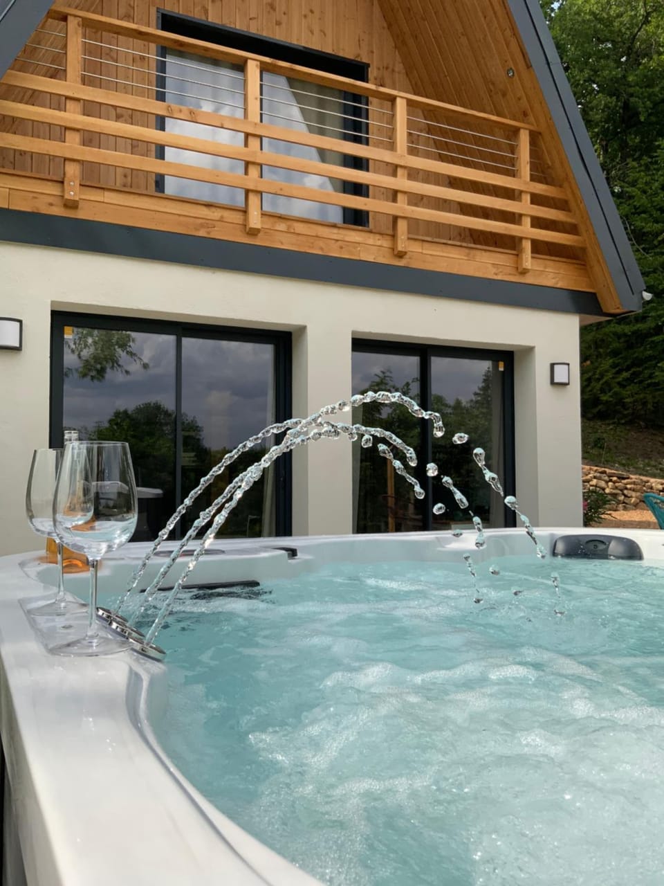 Patio, Hot Tub, Spa and wellness centre/facilities