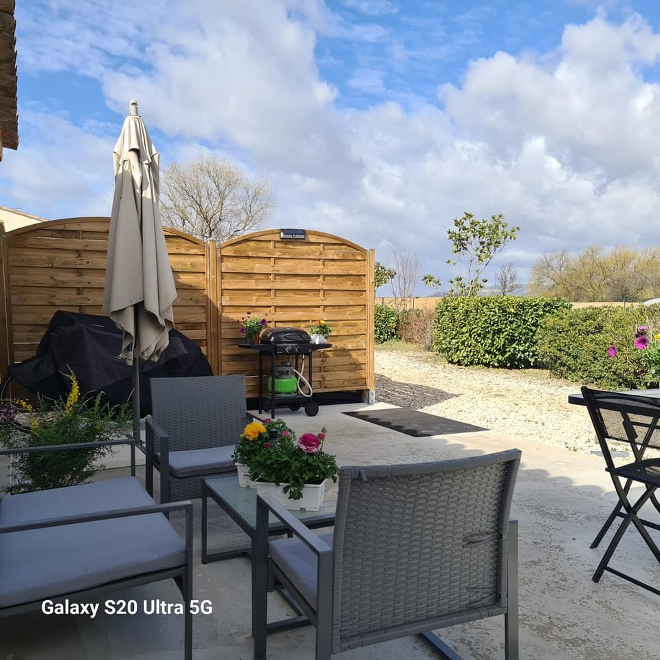 Patio, BBQ facilities, Garden, View (from property/room), Garden view, Mountain view, Pool view, sunbed