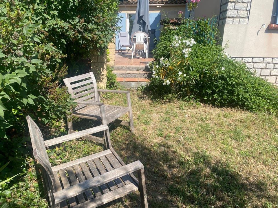 Chambre, terrasse , salle de bains toilettes privé Vacation rental in Valensole