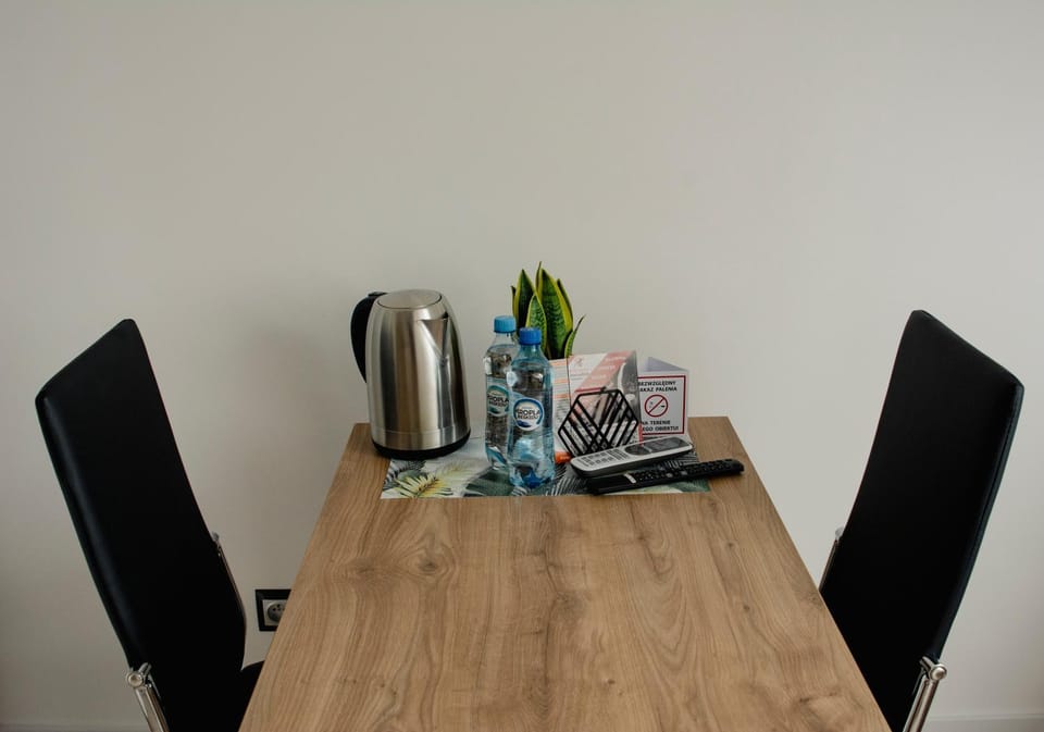 Coffee/tea facilities, air conditioner, air conditioner