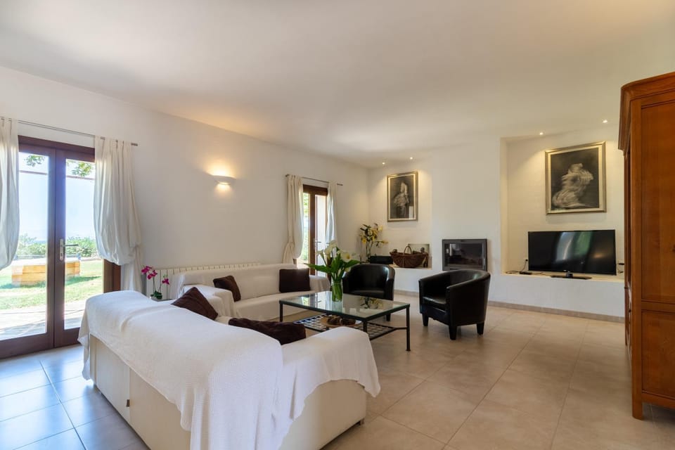 TV and multimedia, Living room, Lounge or bar