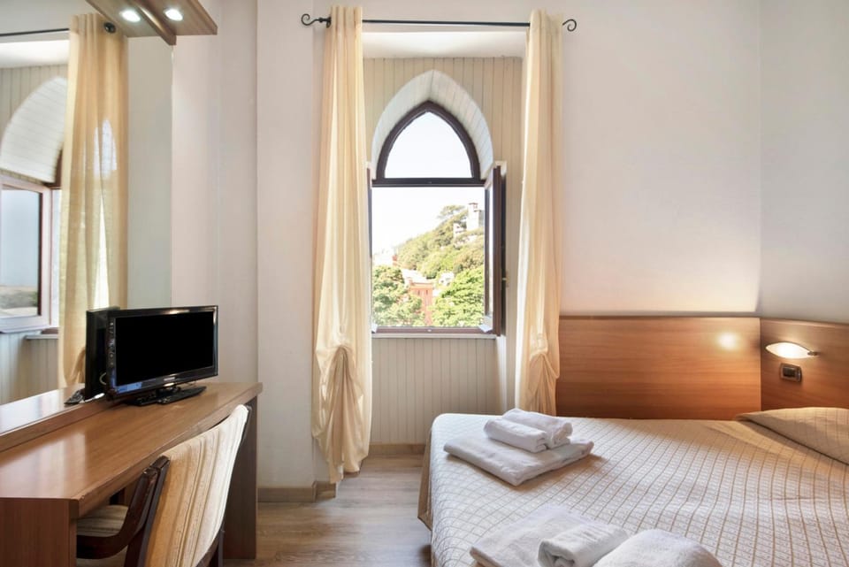 Property building, Living room, Bedroom