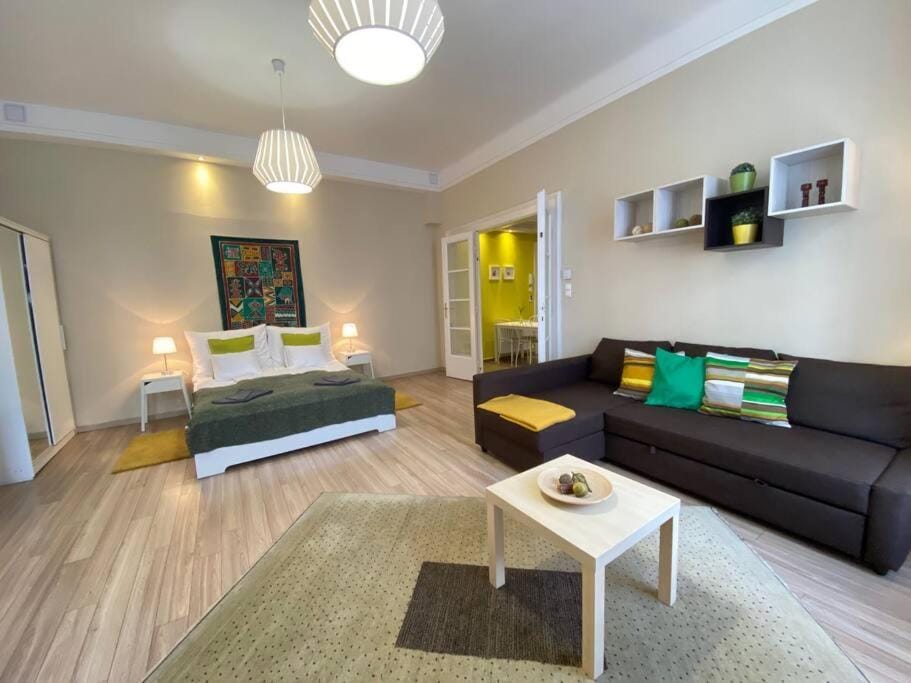 Living room, Photo of the whole room