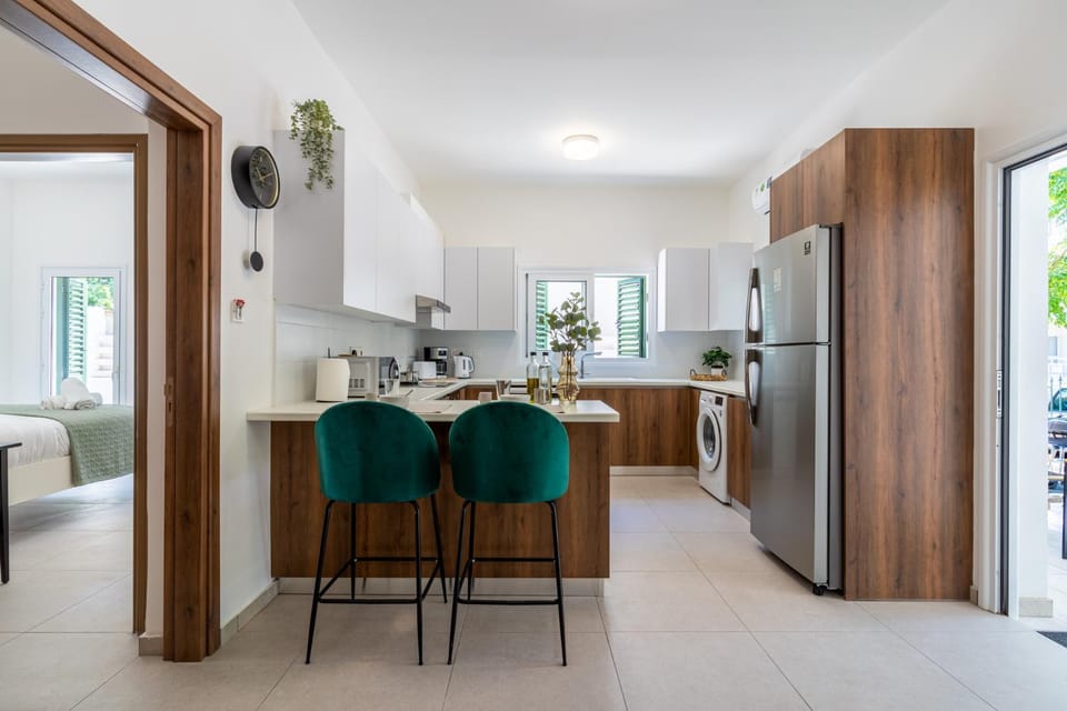 Kitchen or kitchenette, Dining area, Bedroom